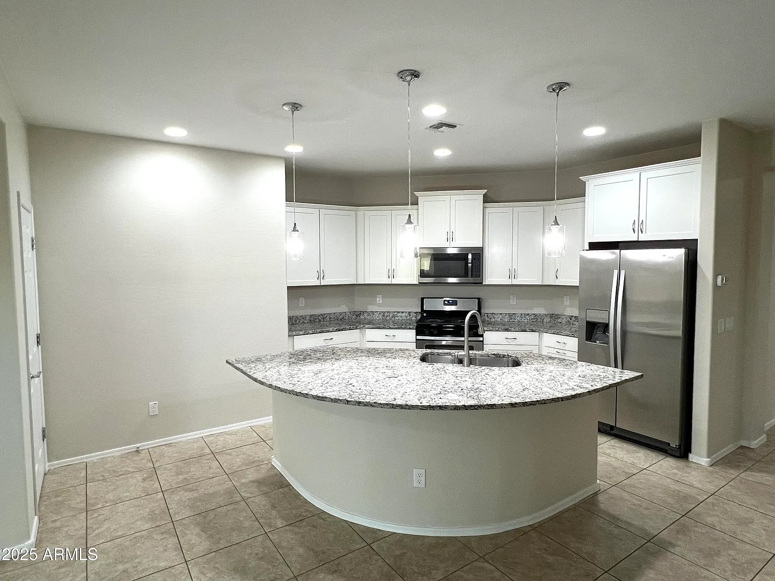 3 bed, 2.0 bath, 1682 sqft, $2,000 — Photo 4