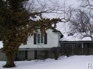 28038 S Harwich Dr, Farmington Hills, MI