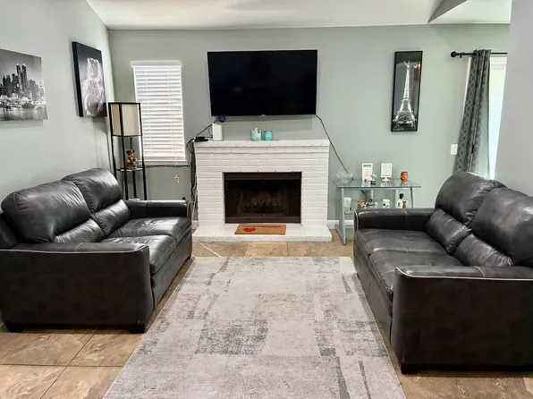 445 Almond Dr APT 50, Lodi, CA 95240