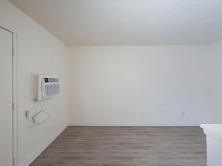 Aztec Pacific Apartments — Photo 16