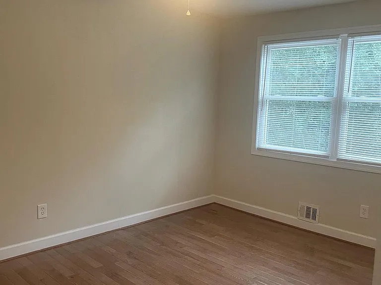 5102 Glassmanor Dr — Photo 14