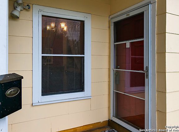 2nd image of 215 W Palfrey St
