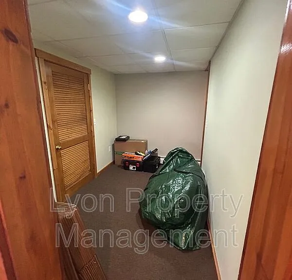 212 Tiffany St — Photo 28