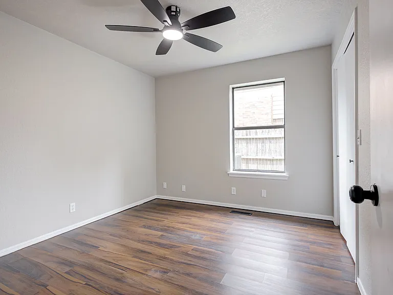 605 Springwood St — Photo 21