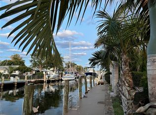 947 Isles Rd, Boynton Beach, FL 33435