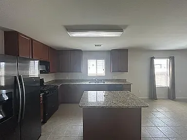 3 bed, 1725 sqft, $1,900 — Photo 4