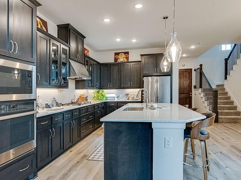 576 Courtyard Ln — Photo 7