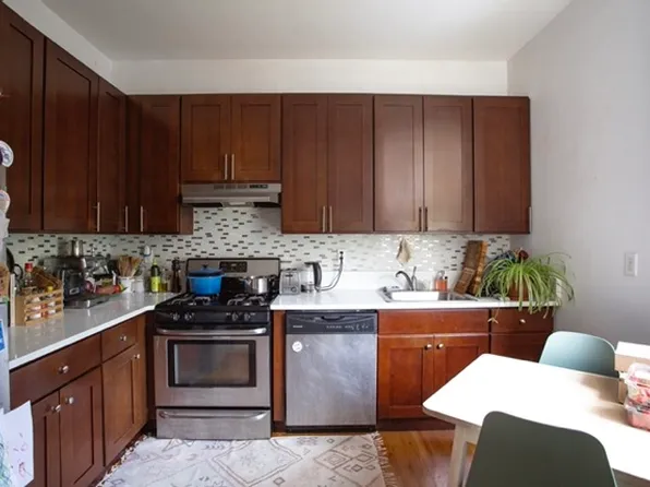 194 Vernon Avenue image 2 of 23