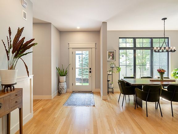 3rd image of 32 Lantern Ln