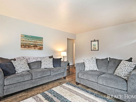 4th image of 3755 Hazelwood Ave SW