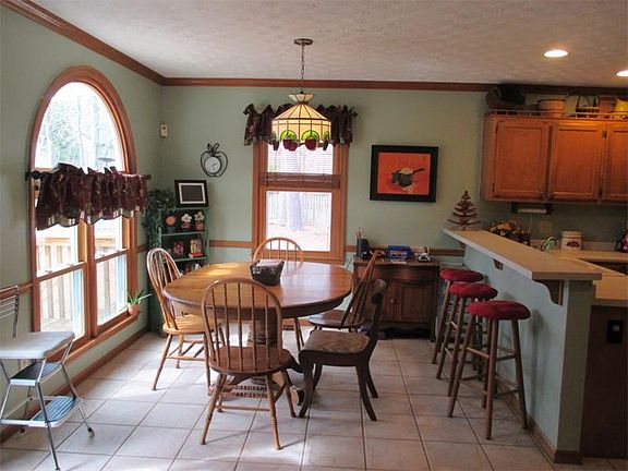 3rd image of 2935 Riverbend Dr