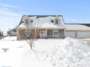 823 Birdie Ct, Mapleton, ND 58059