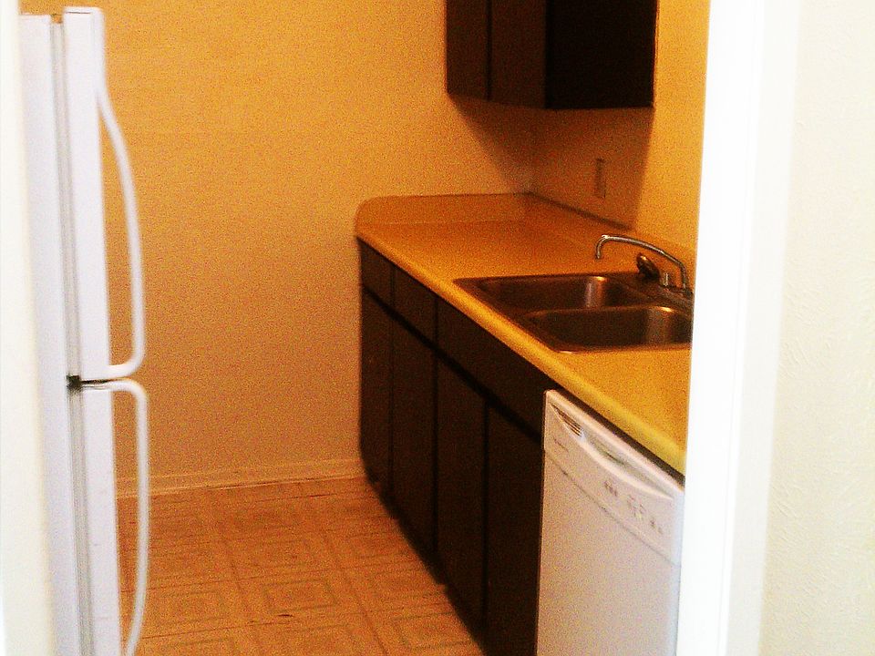 2nd image of 2269 W Oak St APT C8