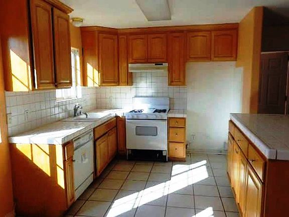 2nd image of 122 E El Norte St
