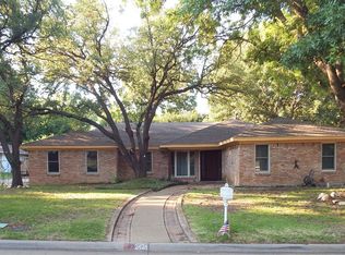 2426 Sir Guy Dr, Grand Prairie, TX 75050