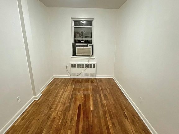 4th image of 2247 Benson Ave #2