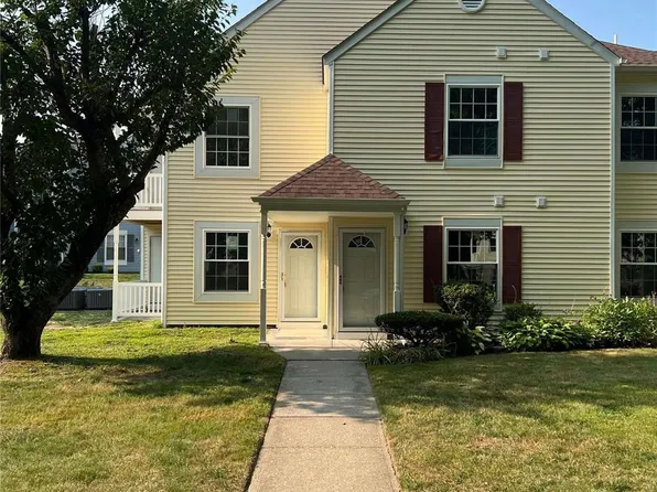 246 Fairview Circle #246, Middle Island, NY 11953