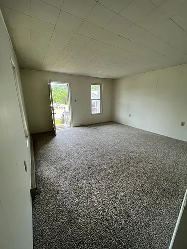 305 W Linn St Photo 1