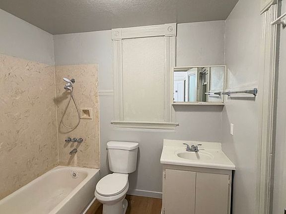 4th image of 931 Chestnut St #D