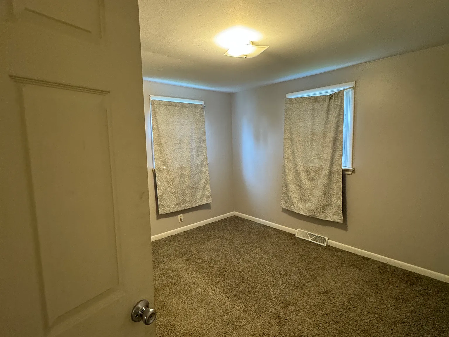 3 bed, 936 sqft, $1,000 — Photo 4