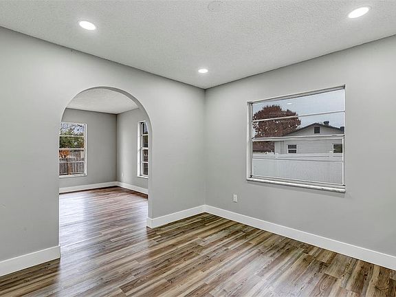 5th image of 413 Majorca Ave