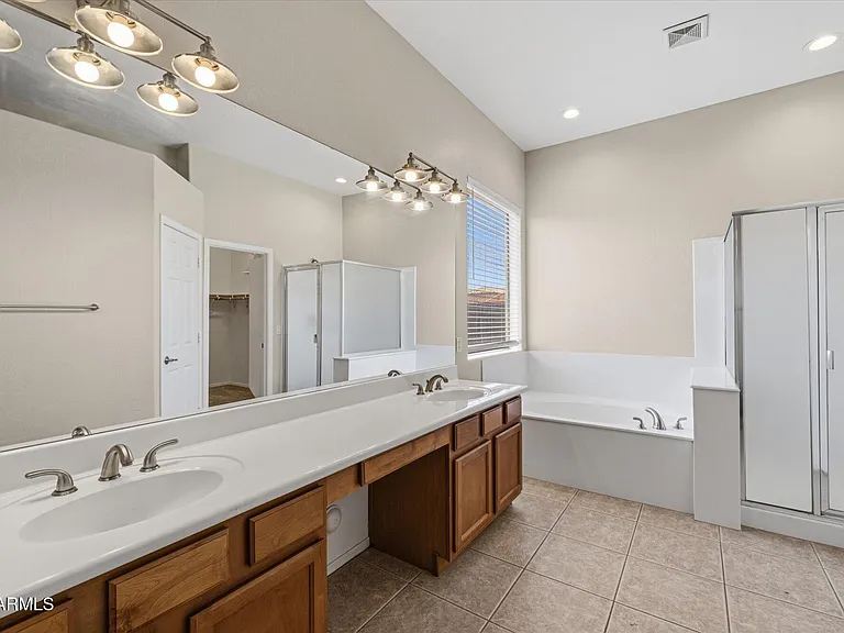 2619 E Hazeltine Way — Photo 19