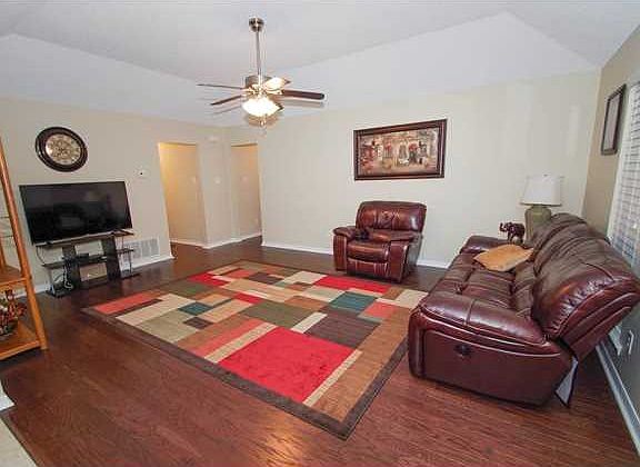 4th image of 6432 Woodside Dr N