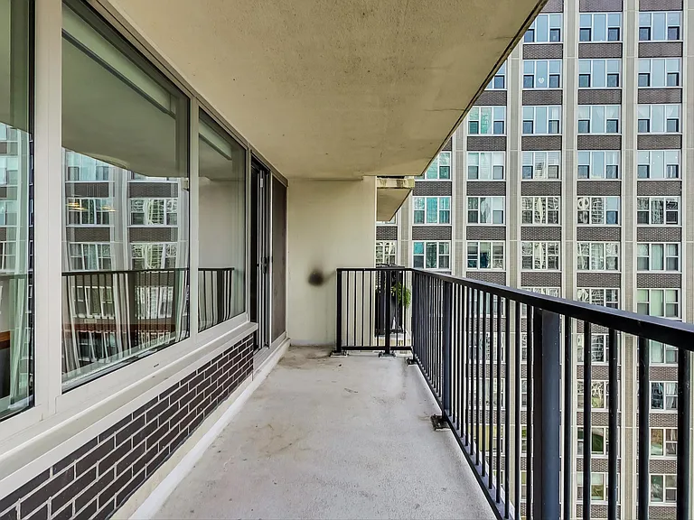 400 E Randolph St #3326 — Photo 24