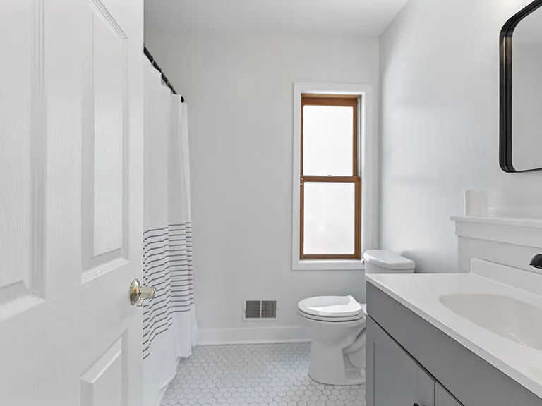 352 Calkins Ave SE — Photo 4