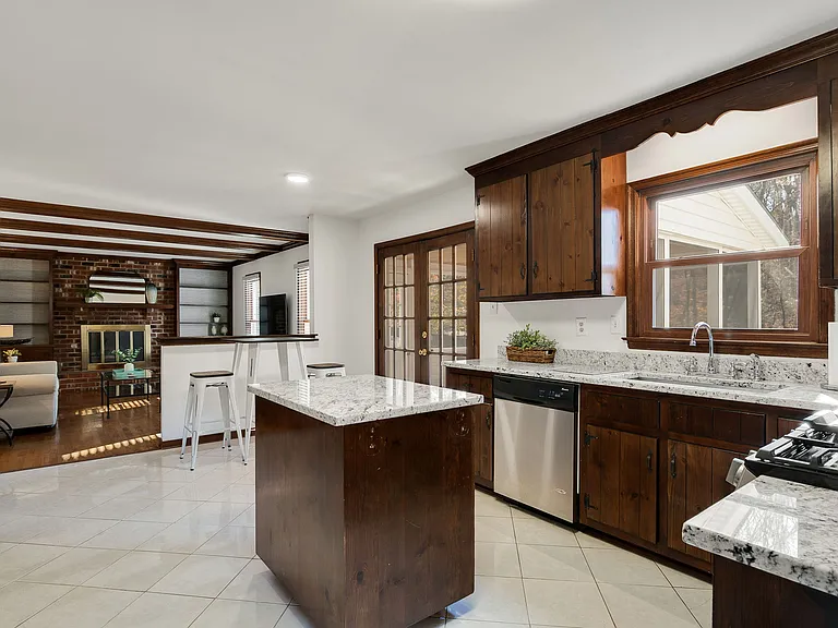9621 Peppertree Dr — Photo 8