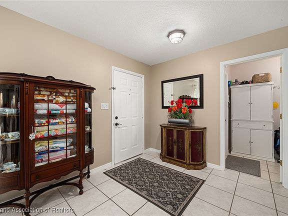 5th image of 1532 Chatsworth St
