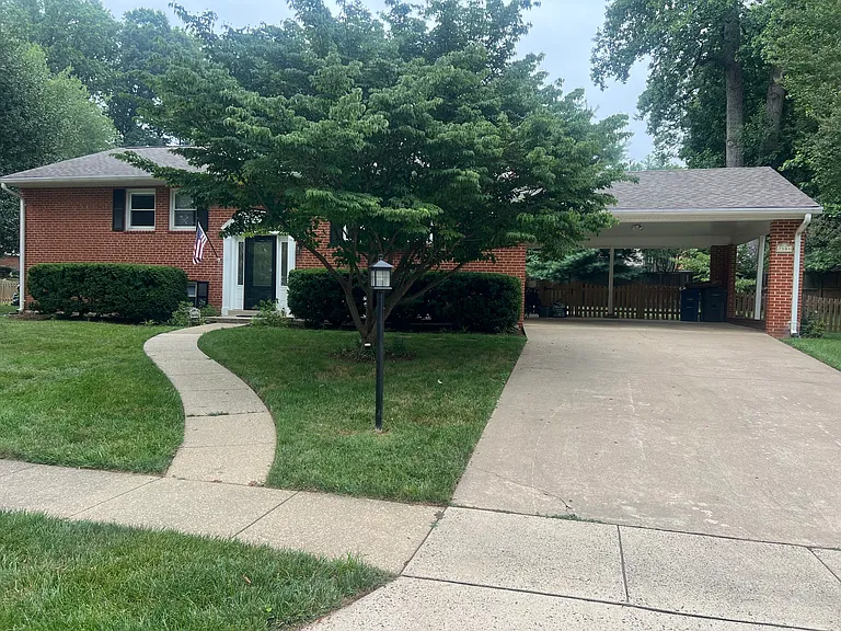 7504 Fairwood Ln — Photo 18