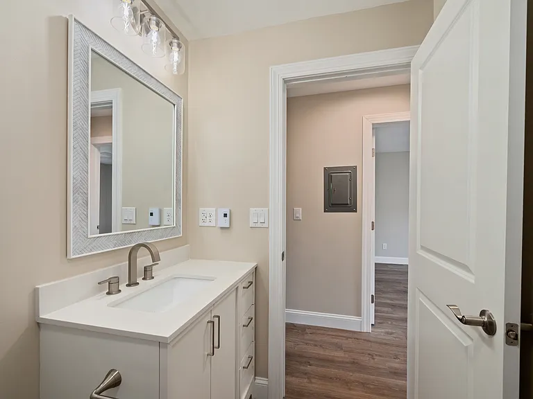 Old Carriage House Apartments — Photo 40