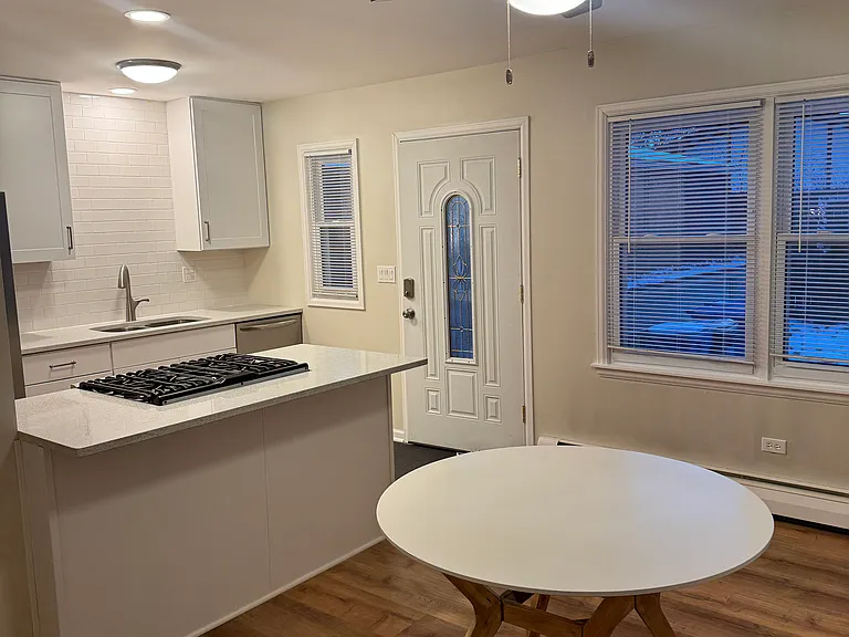 878 Village Quarter Rd — Photo 6
