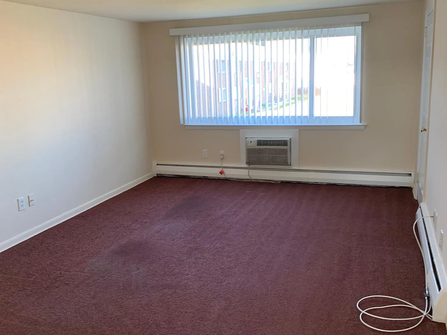 2 bed, 700 sqft, $1,200 — Photo 2