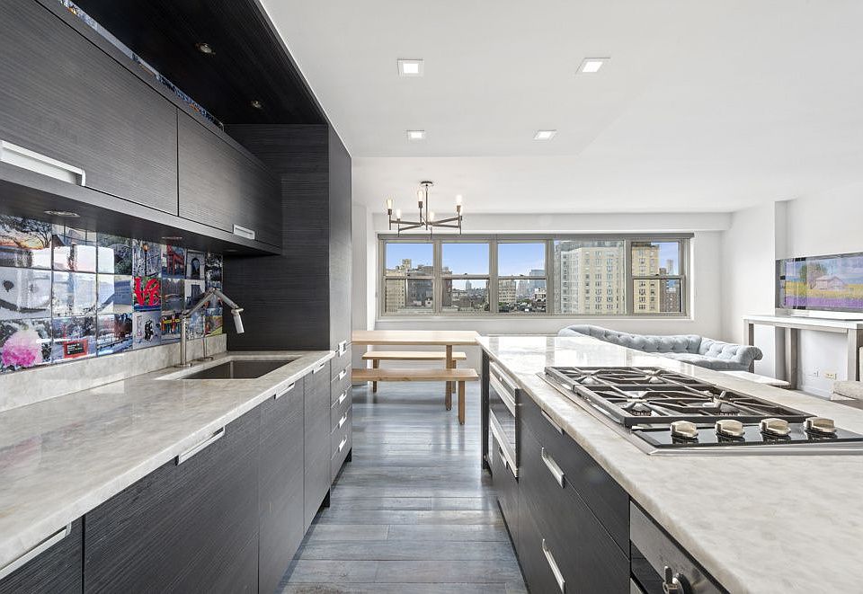 2nd image of 15 Charles St APT 11B