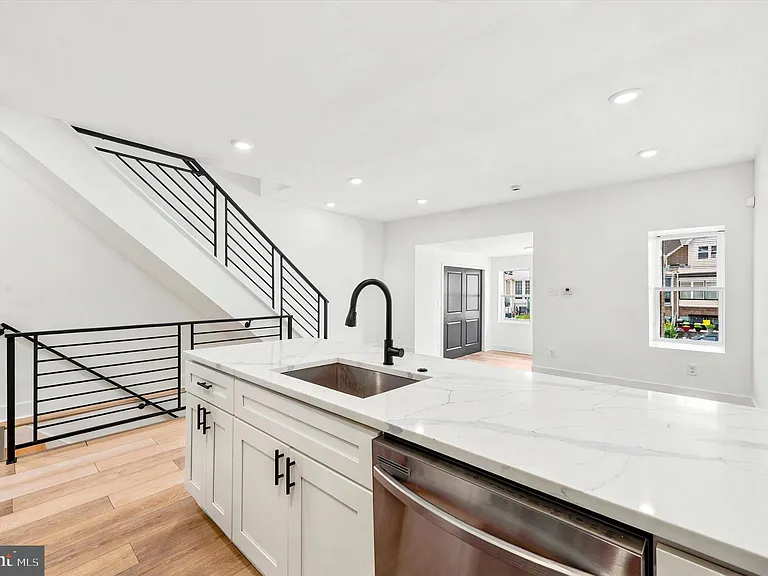 5616 Florence Ave — Photo 16