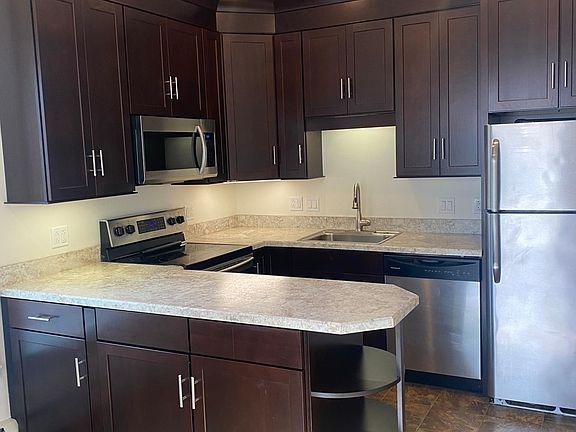 4th image of 725 W Ferry St