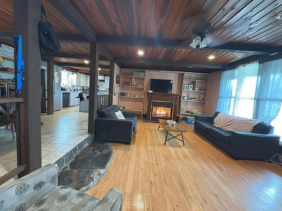 3rd image of 496 Rockhouse Rd