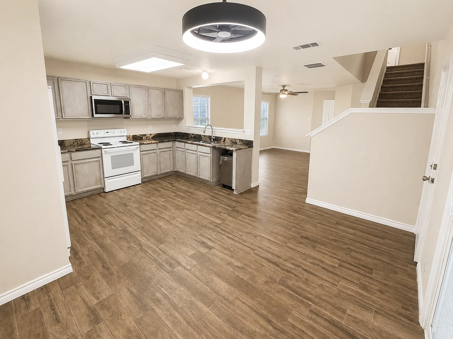 3 bed, 2.5 bath, 1755 sqft, $1,700 — Photo 4