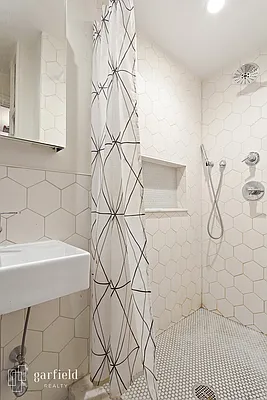 Rented by Garfield Realty  | media 10