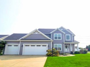 301 Trefoil, Savoy, IL 61874