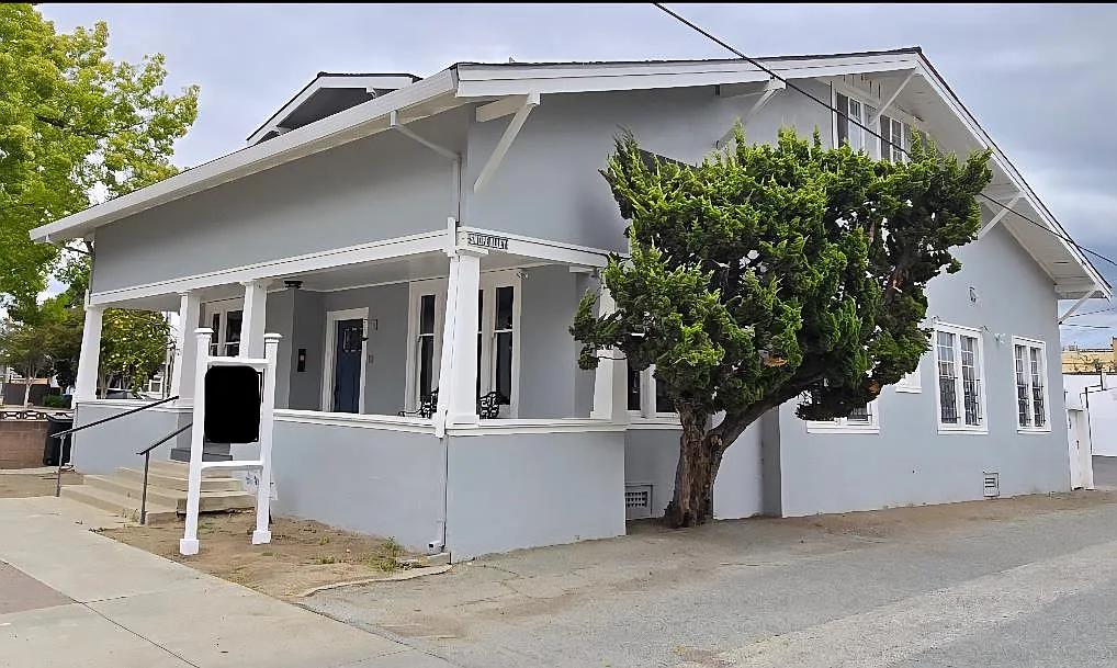 721 Monterey St photo 1