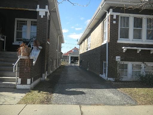 2nd image of 2330 S Scoville Ave