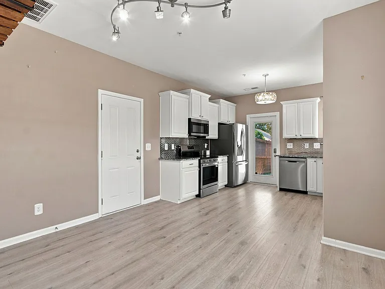 2055 Hemlock Dr #1 — Photo 9