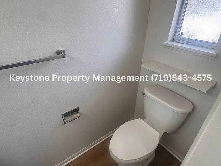 Updated 2 Bedroom Belmont Townhome with Attached Garage & Fenced Yard $1300/$1300 — Photo 13