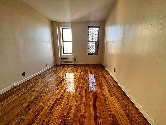4th image of 1310 Sheridan Ave #5