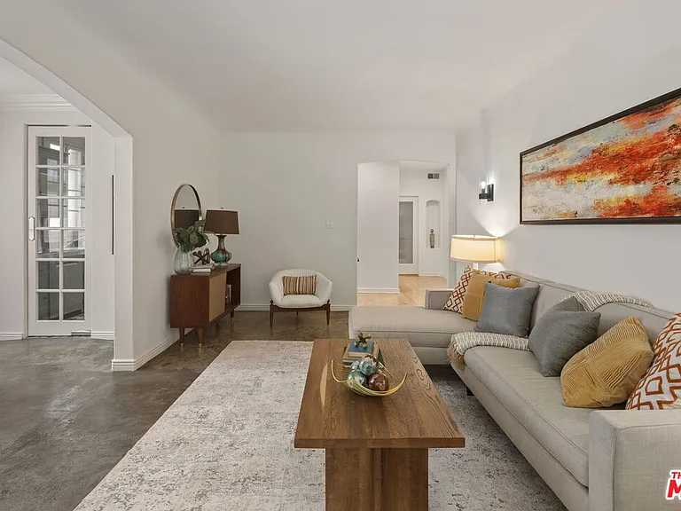 1345 N Hayworth Ave #2 — Photo 6