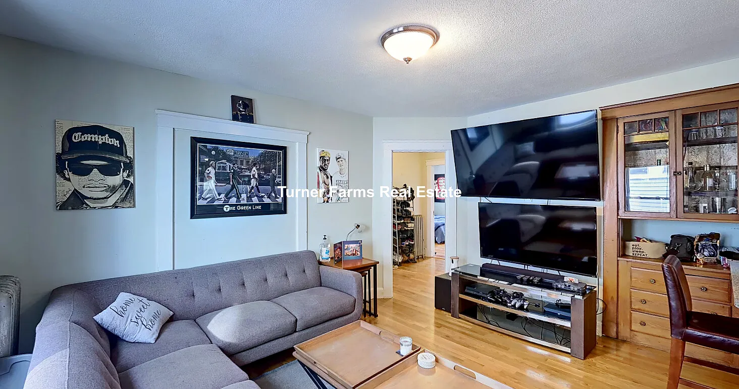 4 bed, 9999 sqft, $4,350 — Photo 1