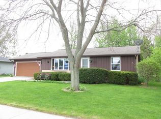 1129 Michigan Ave, Oostburg, WI 53070